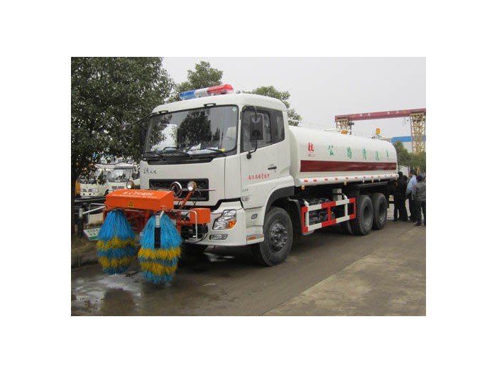 東風高速護欄清洗車